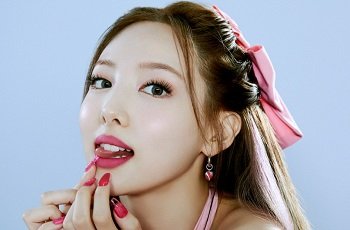 Nayeon TWICE bị lộ chịch nhau với đại gia